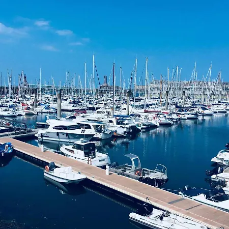 La Petite Amelia