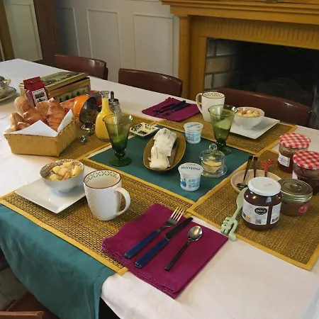 La Petite Amelia Bed & Breakfast *